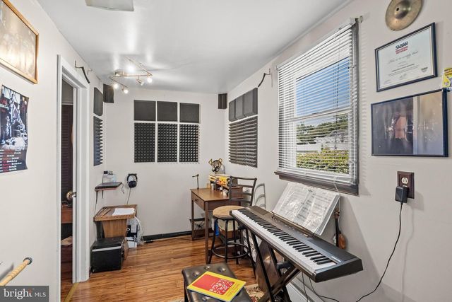 131 WALNUT AVE, Bellmawr, NJ 08031