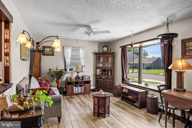 131 WALNUT AVE, Bellmawr, NJ 08031