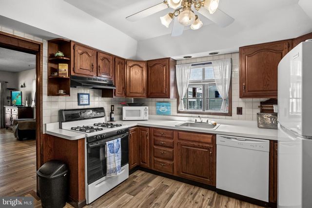131 WALNUT AVE, Bellmawr, NJ 08031