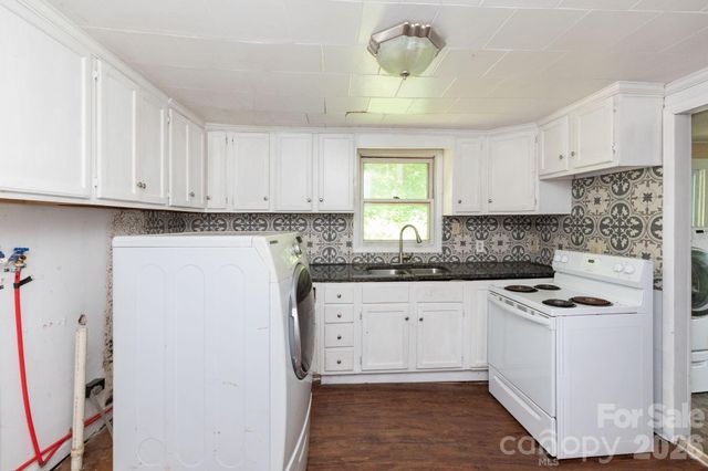 4085 Jacks Creek Road, Burnsville, NC 28714