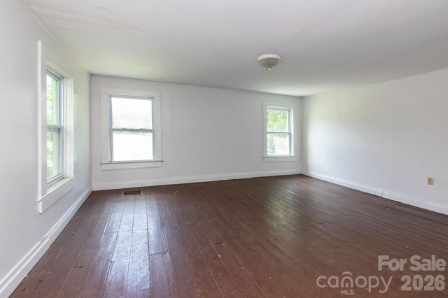 4085 Jacks Creek Road, Burnsville, NC 28714