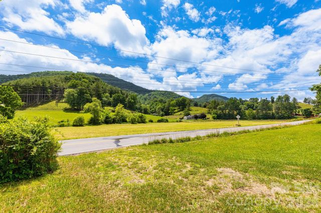 4085 Jacks Creek Road, Burnsville, NC 28714
