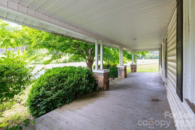 4085 Jacks Creek Road, Burnsville, NC 28714