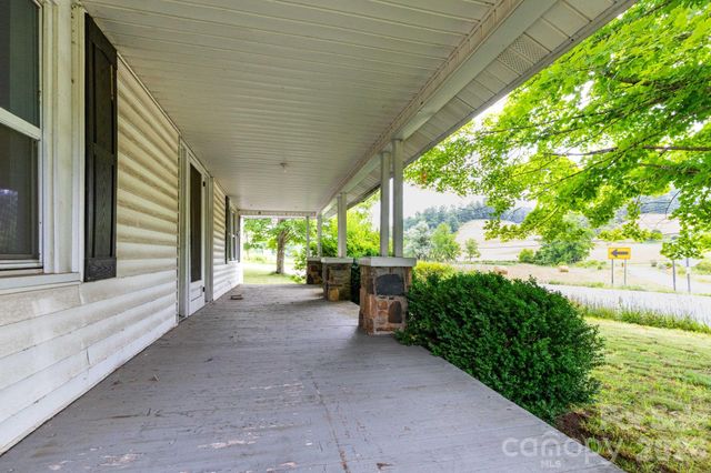 4085 Jacks Creek Road, Burnsville, NC 28714