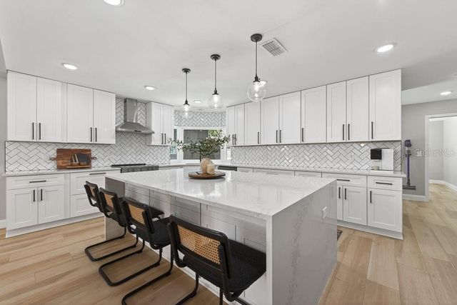 1461 87TH AVENUE N, St Petersburg, FL 33702