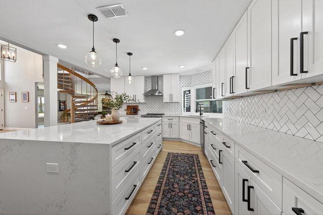 1461 87TH AVENUE N, St Petersburg, FL 33702
