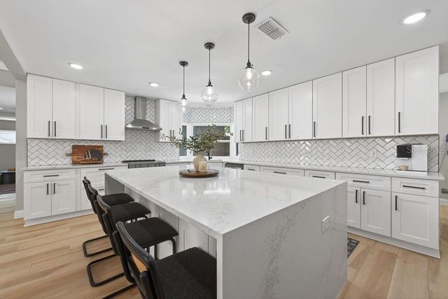 1461 87TH AVENUE N, St Petersburg, FL 33702
