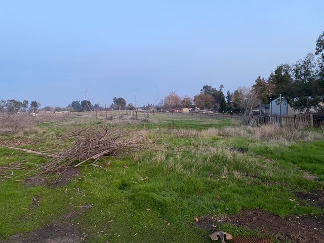 8220 N Fowler, Clovis, CA 93619