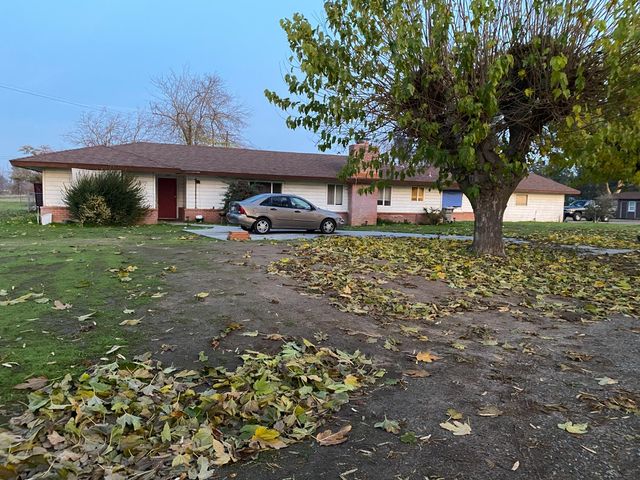 8220 N Fowler, Clovis, CA 93619