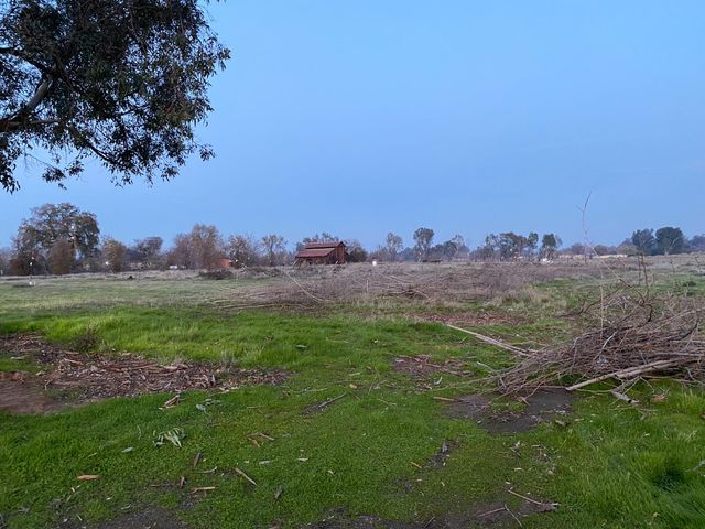 8220 N Fowler, Clovis, CA 93619