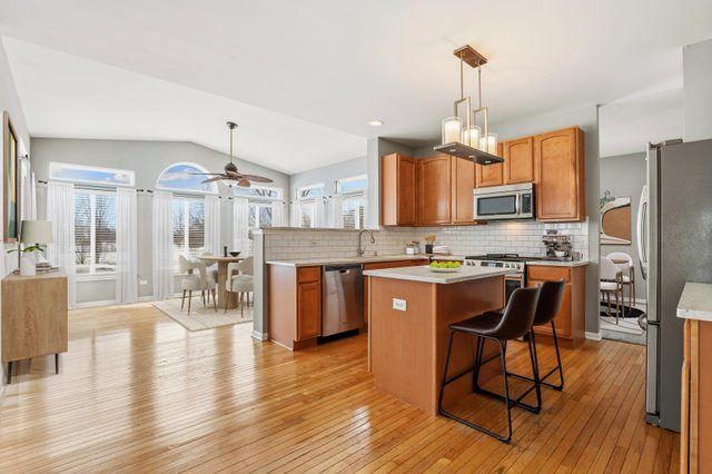 2015 Brunswick Drive, Plainfield, IL 60586