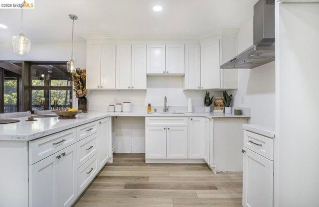 6855 Gunn DR, Oakland, CA 94611
