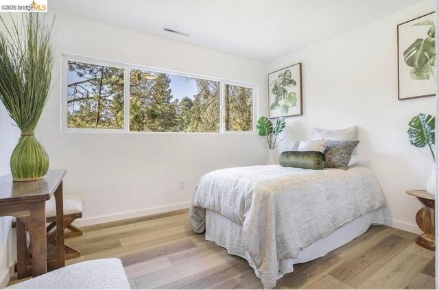 6855 Gunn DR, Oakland, CA 94611