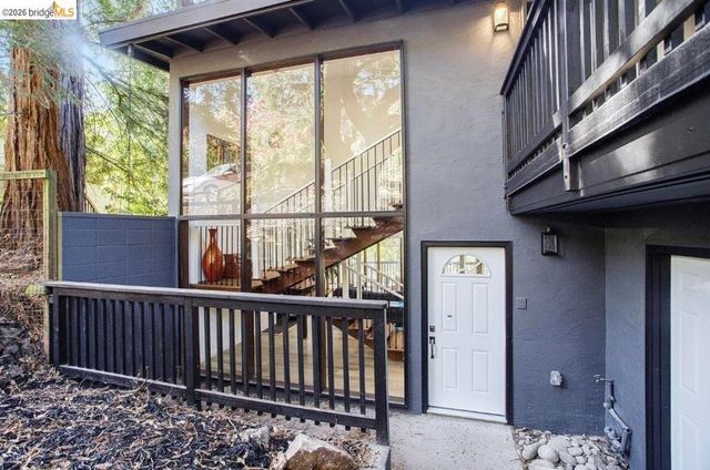 6855 Gunn DR, Oakland, CA 94611