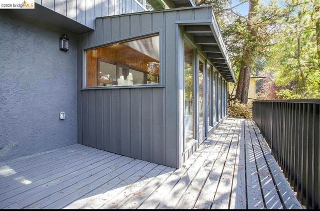 6855 Gunn DR, Oakland, CA 94611