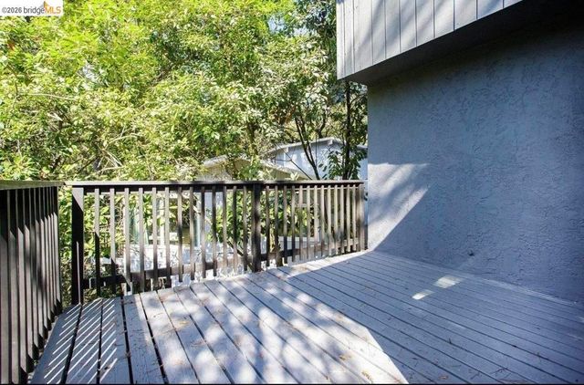 6855 Gunn DR, Oakland, CA 94611