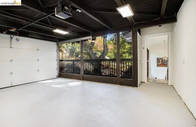 6855 Gunn DR, Oakland, CA 94611