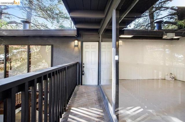 6855 Gunn DR, Oakland, CA 94611