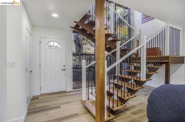 6855 Gunn DR, Oakland, CA 94611