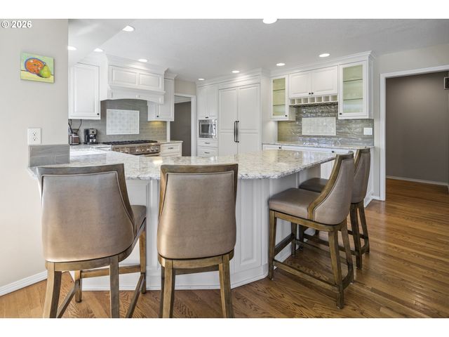 2105 CLUB HOUSE Dr, West Linn, OR 97068