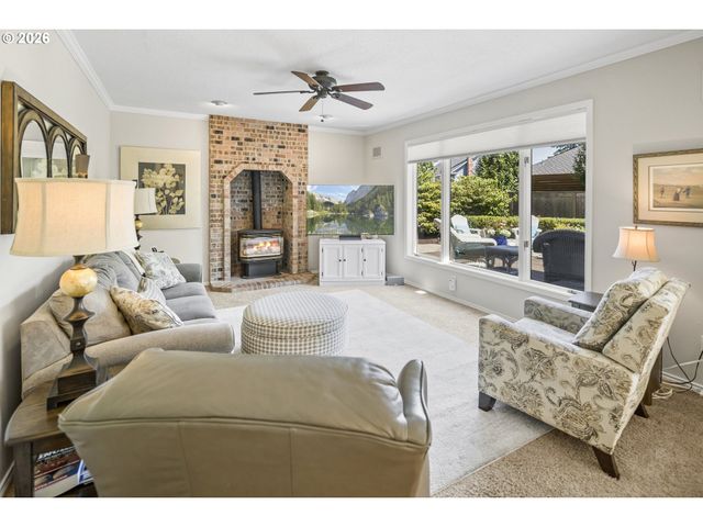 2105 CLUB HOUSE Dr, West Linn, OR 97068