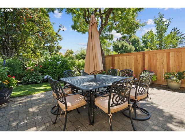 2105 CLUB HOUSE Dr, West Linn, OR 97068