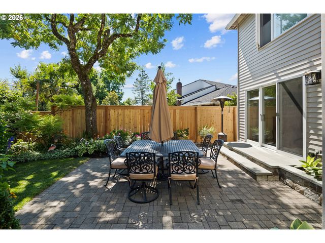 2105 CLUB HOUSE Dr, West Linn, OR 97068