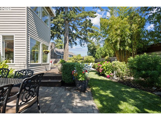 2105 CLUB HOUSE Dr, West Linn, OR 97068