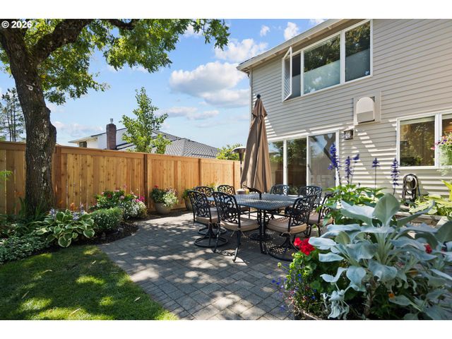 2105 CLUB HOUSE Dr, West Linn, OR 97068