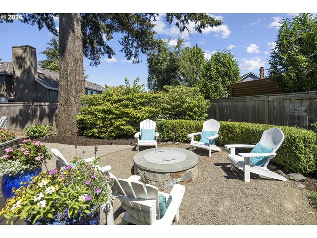2105 CLUB HOUSE Dr, West Linn, OR 97068