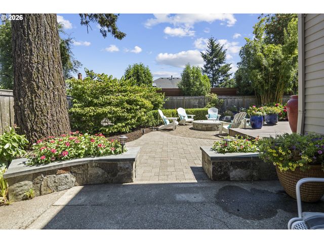 2105 CLUB HOUSE Dr, West Linn, OR 97068