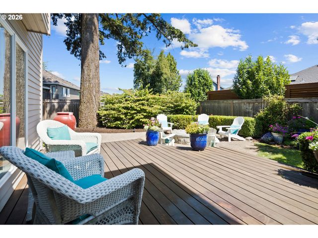 2105 CLUB HOUSE Dr, West Linn, OR 97068