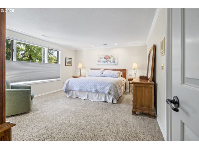 2105 CLUB HOUSE Dr, West Linn, OR 97068