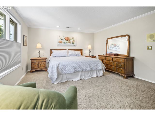 2105 CLUB HOUSE Dr, West Linn, OR 97068