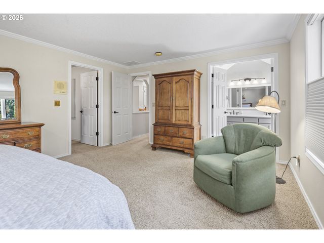 2105 CLUB HOUSE Dr, West Linn, OR 97068