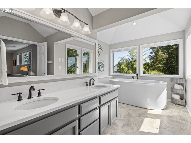 2105 CLUB HOUSE Dr, West Linn, OR 97068