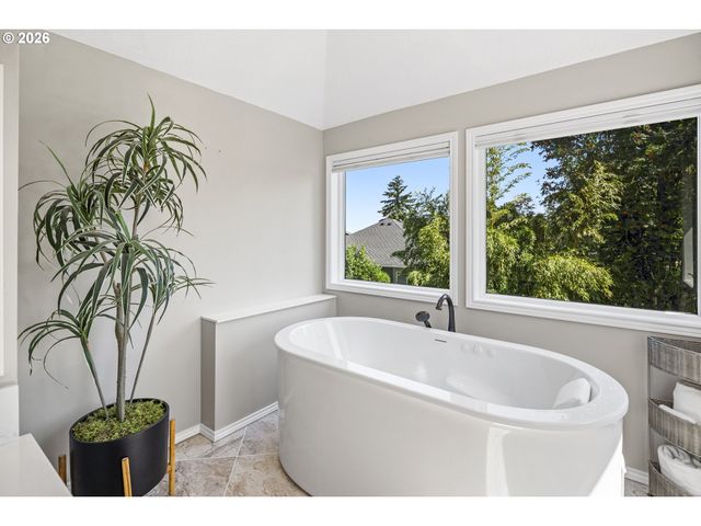 2105 CLUB HOUSE Dr, West Linn, OR 97068