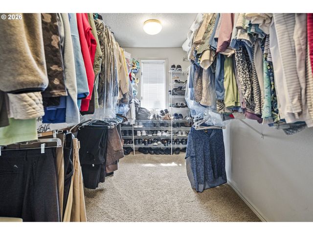 2105 CLUB HOUSE Dr, West Linn, OR 97068