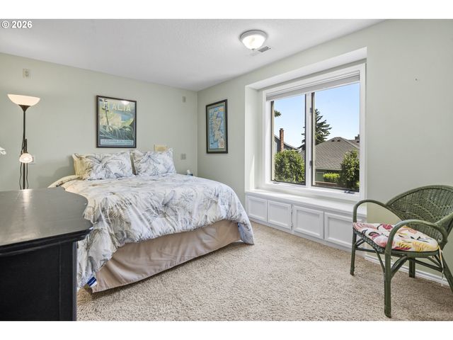 2105 CLUB HOUSE Dr, West Linn, OR 97068