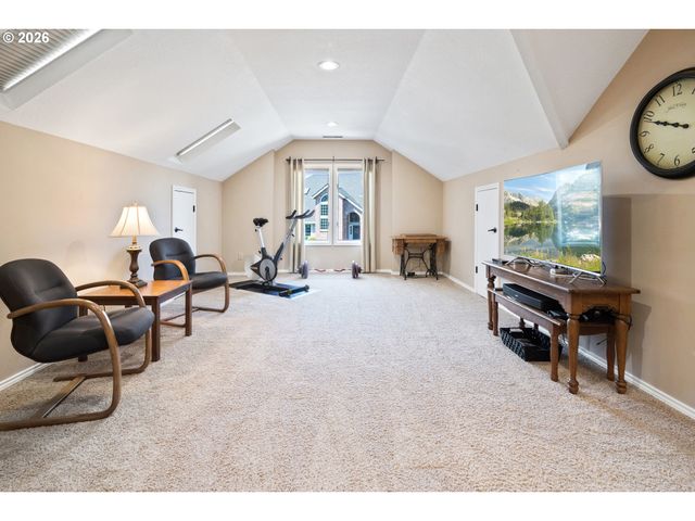 2105 CLUB HOUSE Dr, West Linn, OR 97068