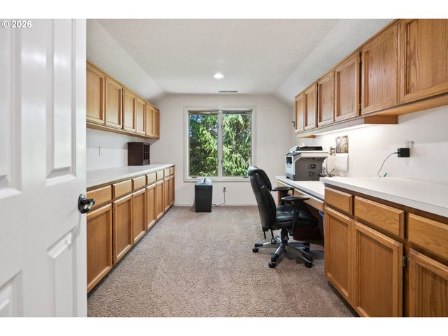 2105 CLUB HOUSE Dr, West Linn, OR 97068