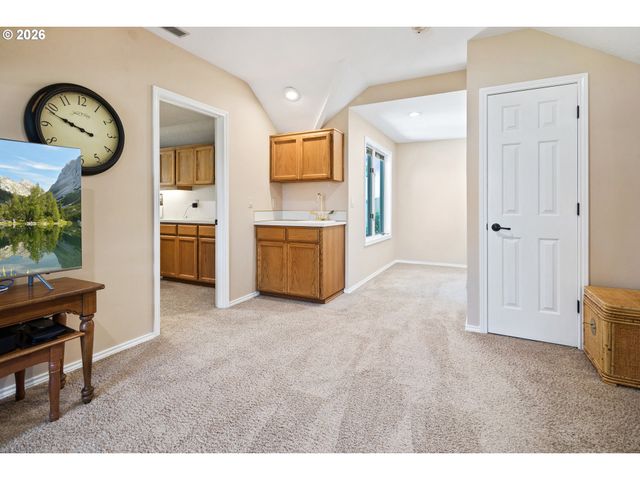 2105 CLUB HOUSE Dr, West Linn, OR 97068