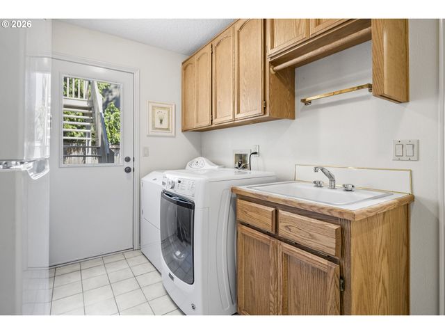2105 CLUB HOUSE Dr, West Linn, OR 97068