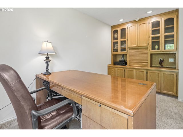 2105 CLUB HOUSE Dr, West Linn, OR 97068