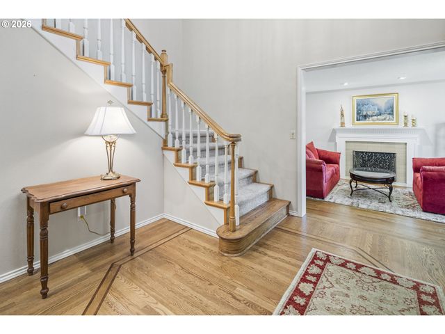 2105 CLUB HOUSE Dr, West Linn, OR 97068