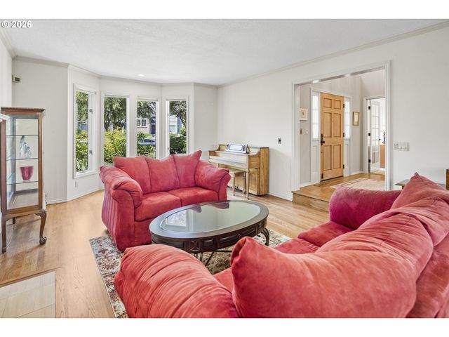 2105 CLUB HOUSE Dr, West Linn, OR 97068
