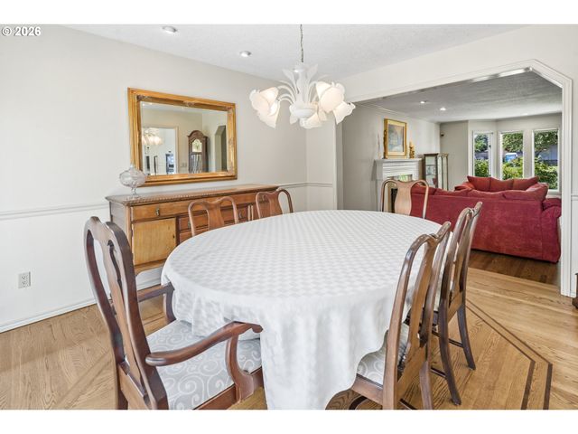 2105 CLUB HOUSE Dr, West Linn, OR 97068