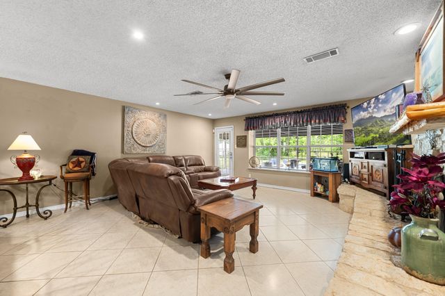 15602 Fir Road, Santa Fe, TX 77517