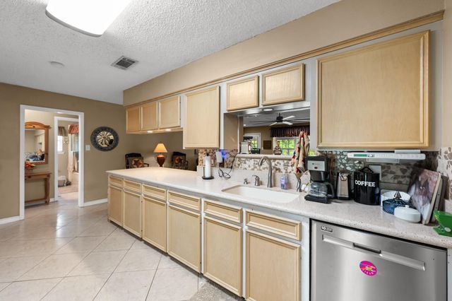 15602 Fir Road, Santa Fe, TX 77517