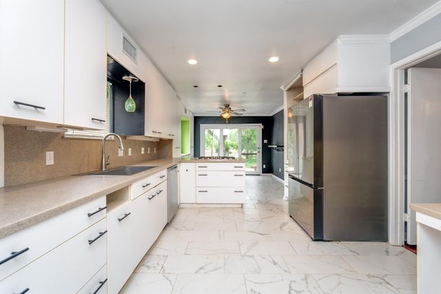 3927 Pleasant Valley Drive, Missouri City, TX 77459